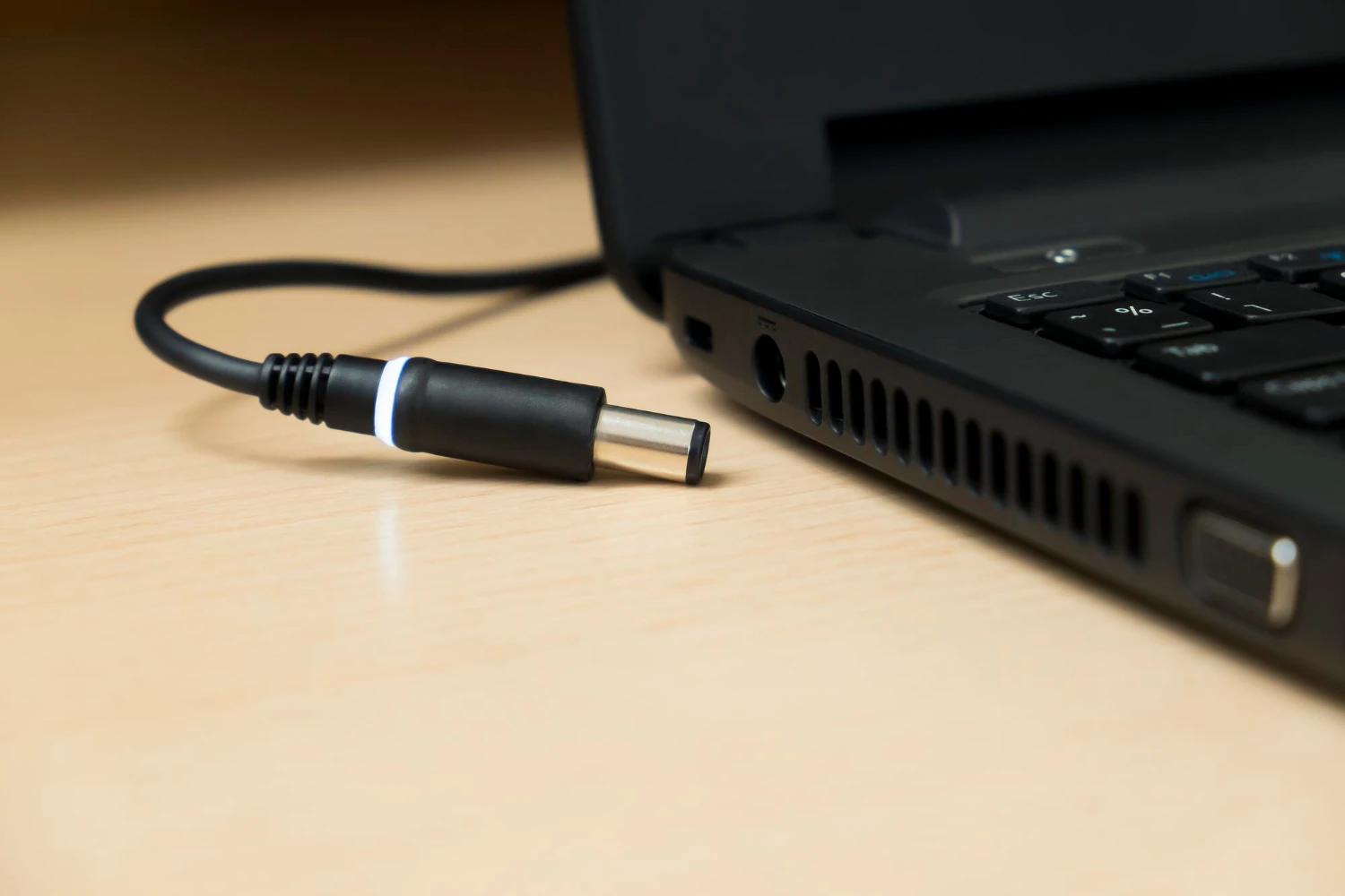 Life hack collegamenti: niente cavi “lenti” e alimentatori freschi per prestazioni costanti